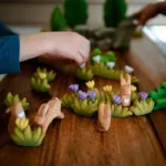 Дървена фигурка приклекнало зайче, BumbuToys - Image 3