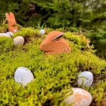 Дървена фигурка приклекнало зайче, BumbuToys - Image 5