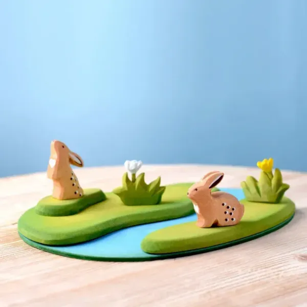 Комплект дървени фигурки Зайчета и диви цветя, BumbuToys