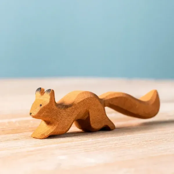 Дървена фигурка Бягаща катерица, BumbuToys