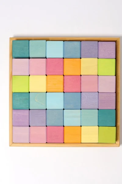 Комплект от големи дървени кубчета в пастелни нюанси GRIMM'S SPIEL UND HOLZ DESIGN PASTEL MOSAIC