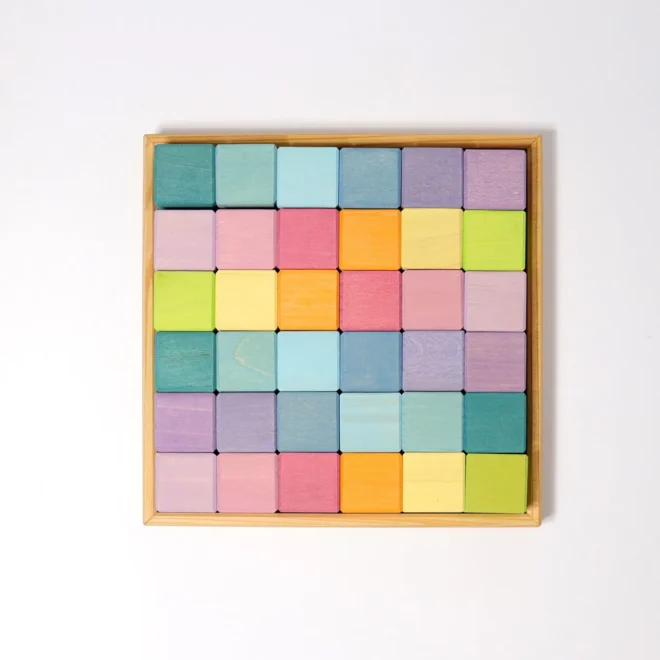 Комплект от големи дървени кубчета в пастелни нюанси GRIMM'S SPIEL UND HOLZ DESIGN PASTEL MOSAIC
